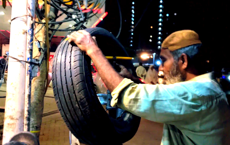 Tyre Delivery Moment